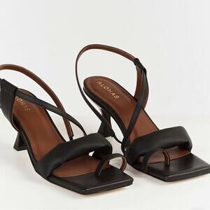 Alohas Asymmetric Black Heel Size: 37